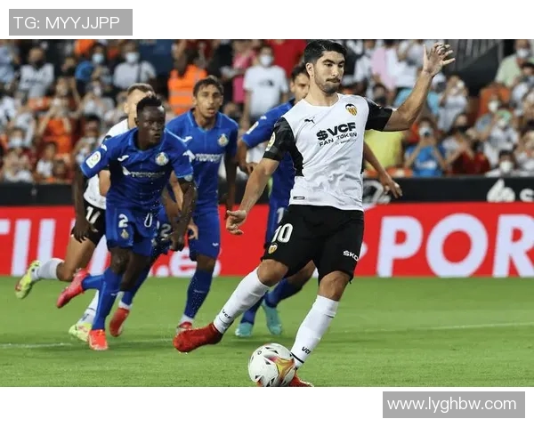 塞维利亚火力全开，横扫巴伦西亚登顶西甲积分榜